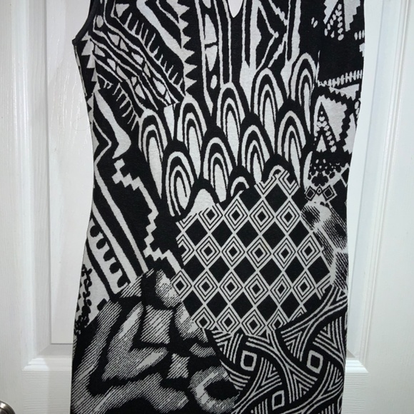Cache Knit Jacquard Tribal Print Sheath Dress Sz L front keyhole V back - Picture 3 of 11